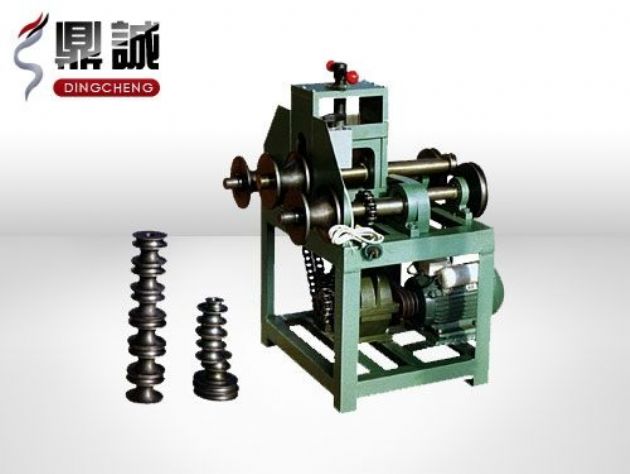 點擊查看詳細信息<br>標題：立式多功能滾動式彎管機 閱讀次數：5555